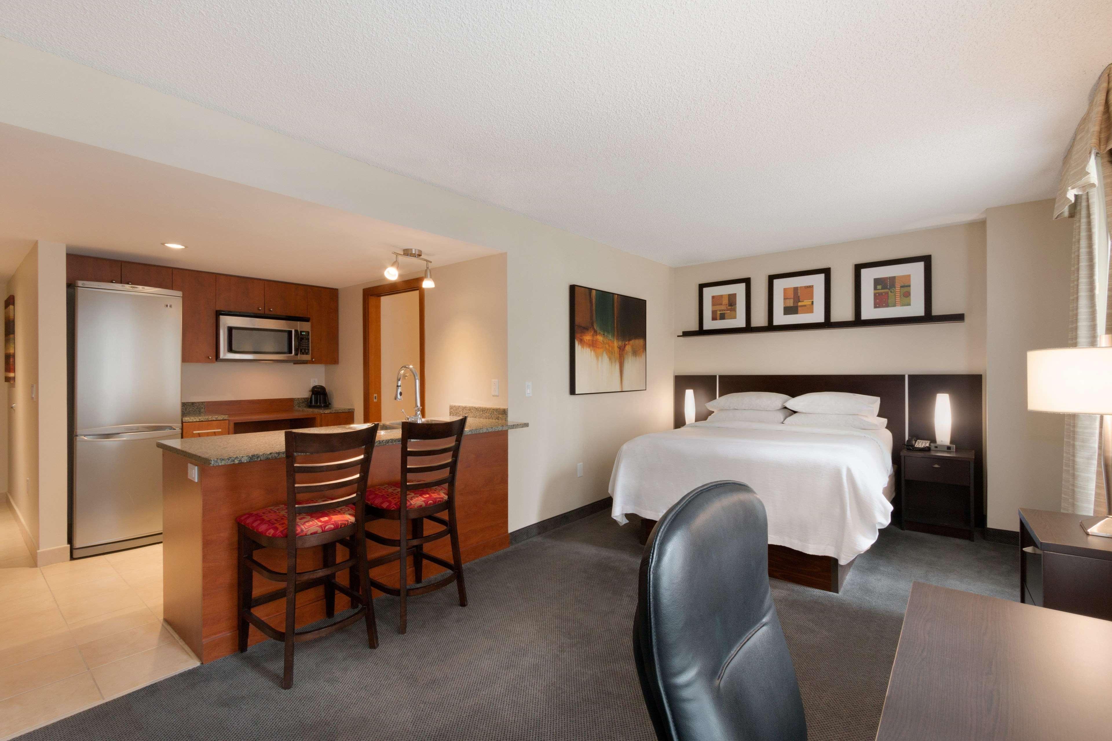 Embassy Suites By Hilton - Montreal Zewnętrze zdjęcie