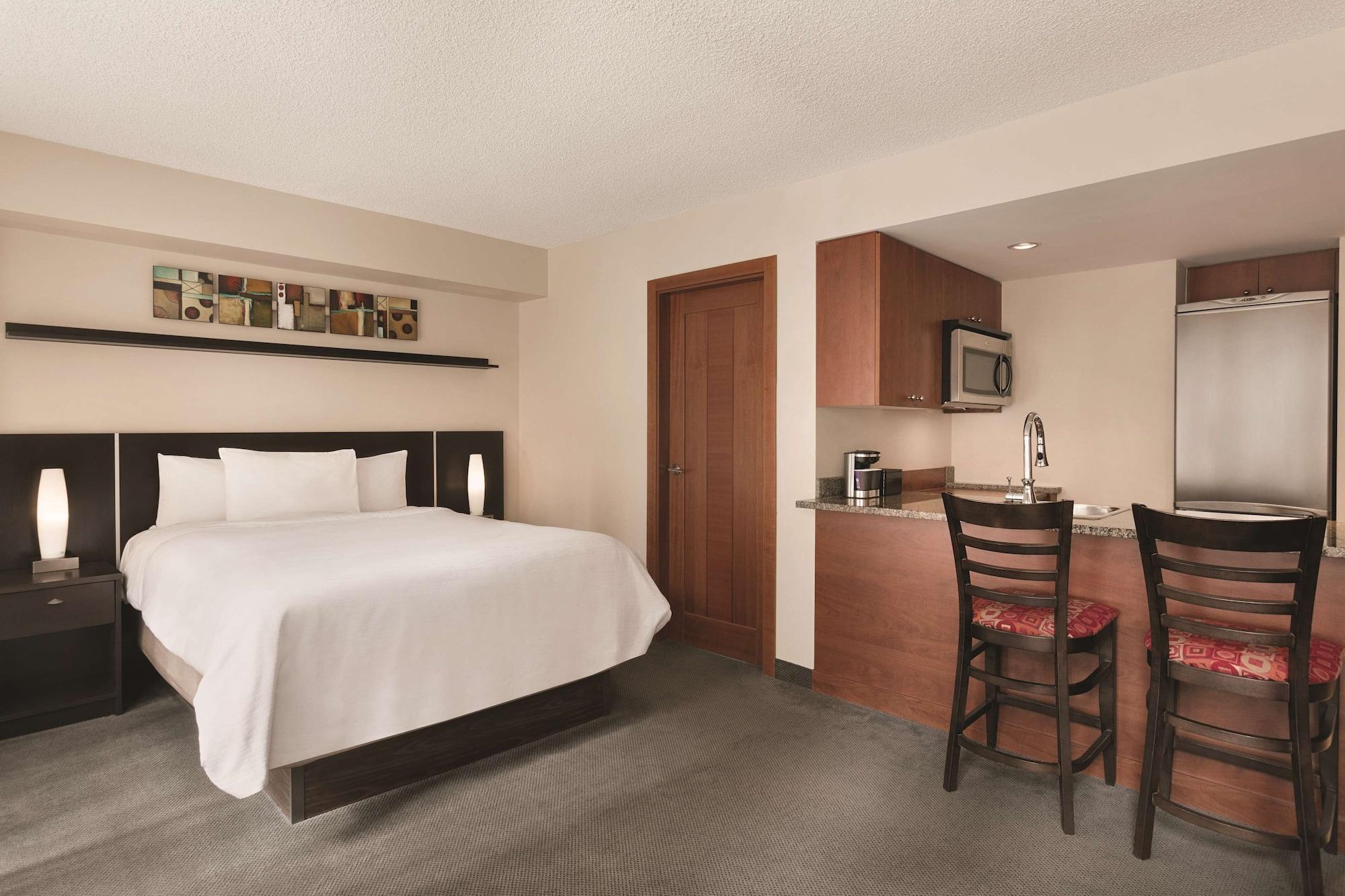 Embassy Suites By Hilton - Montreal Zewnętrze zdjęcie