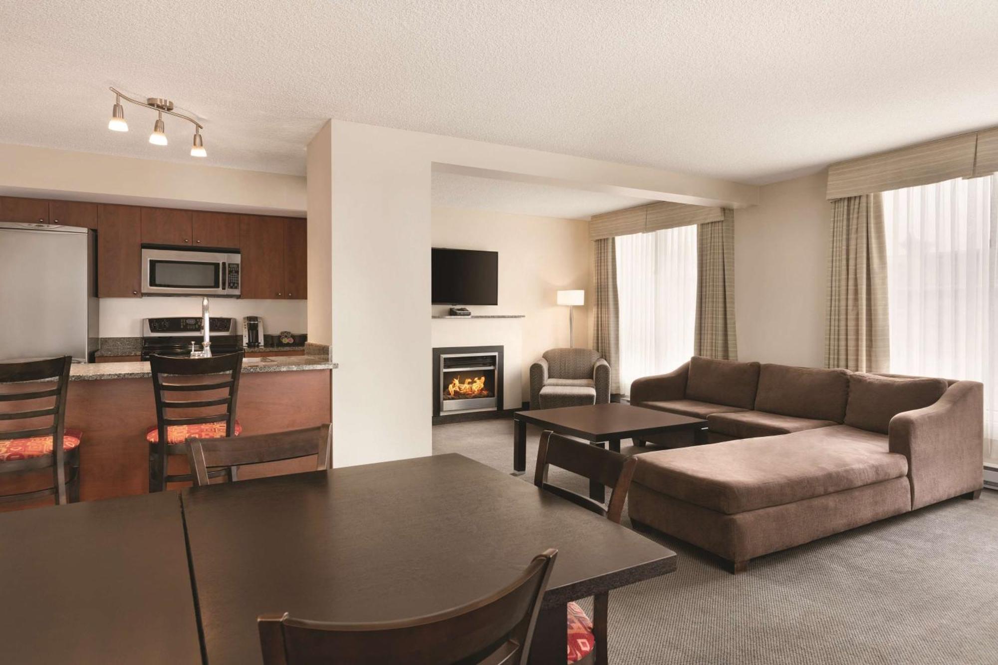 Embassy Suites By Hilton - Montreal Zewnętrze zdjęcie