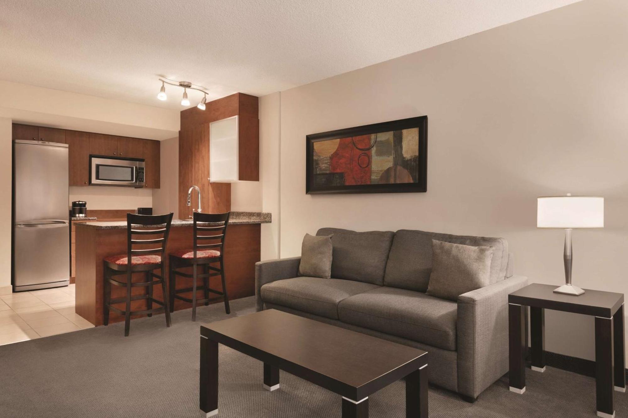 Embassy Suites By Hilton - Montreal Zewnętrze zdjęcie