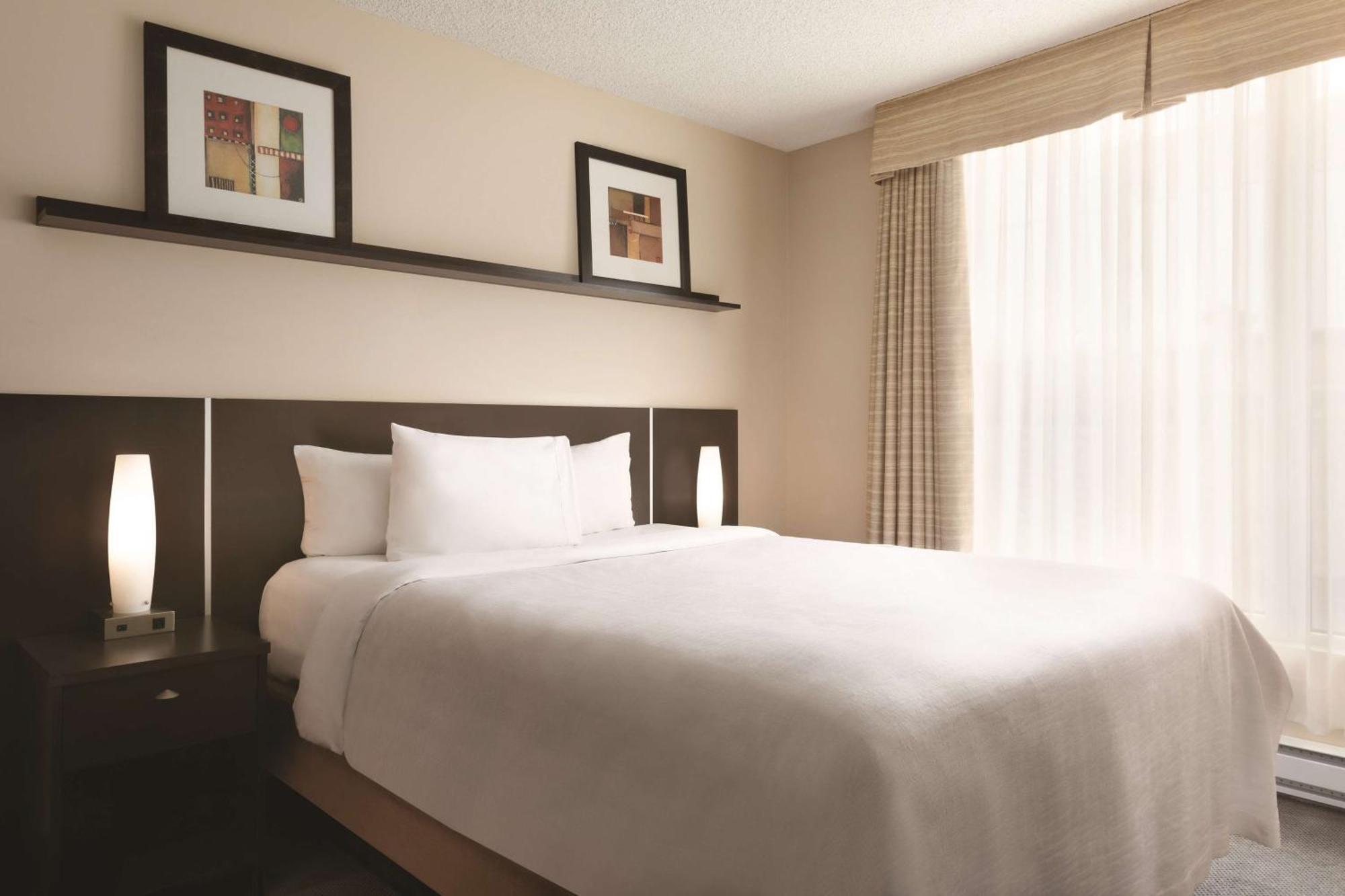 Embassy Suites By Hilton - Montreal Zewnętrze zdjęcie