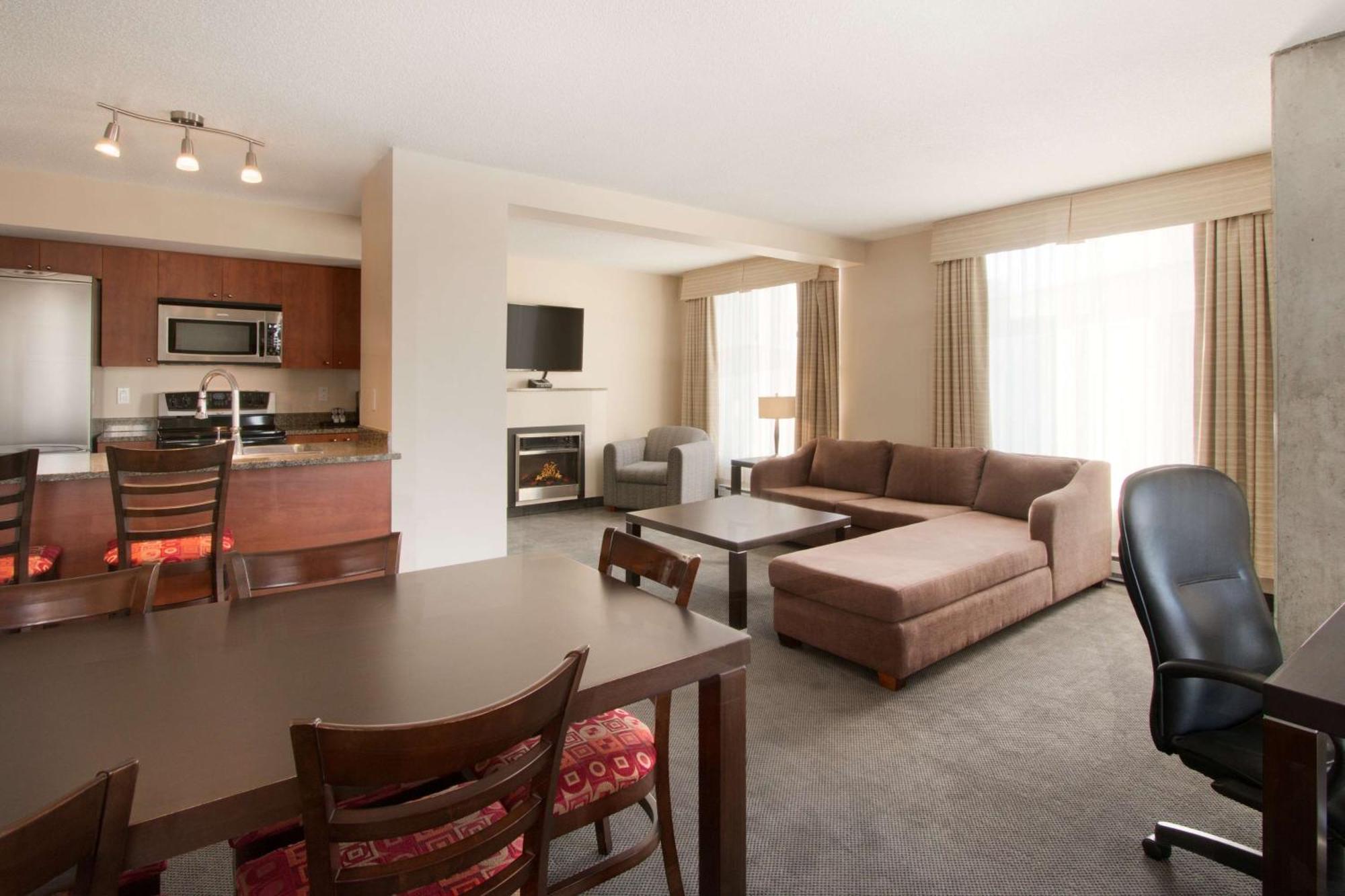 Embassy Suites By Hilton - Montreal Zewnętrze zdjęcie