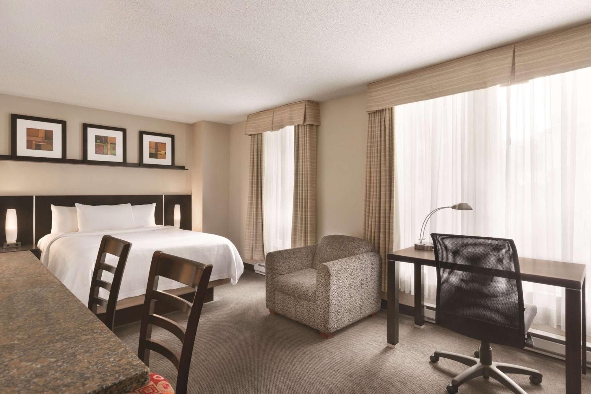 Embassy Suites By Hilton - Montreal Zewnętrze zdjęcie