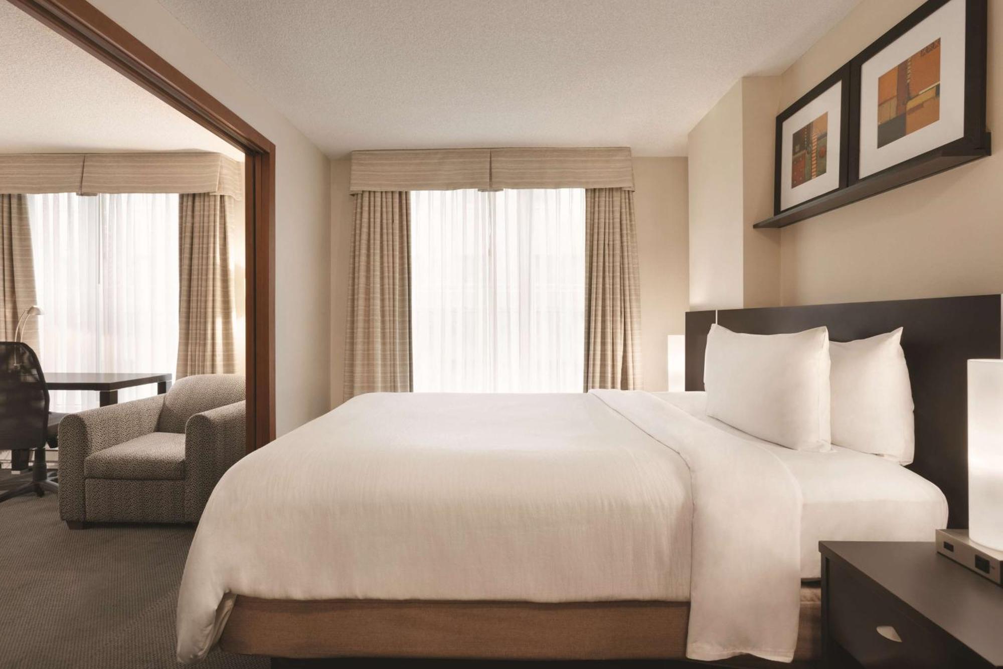 Embassy Suites By Hilton - Montreal Zewnętrze zdjęcie