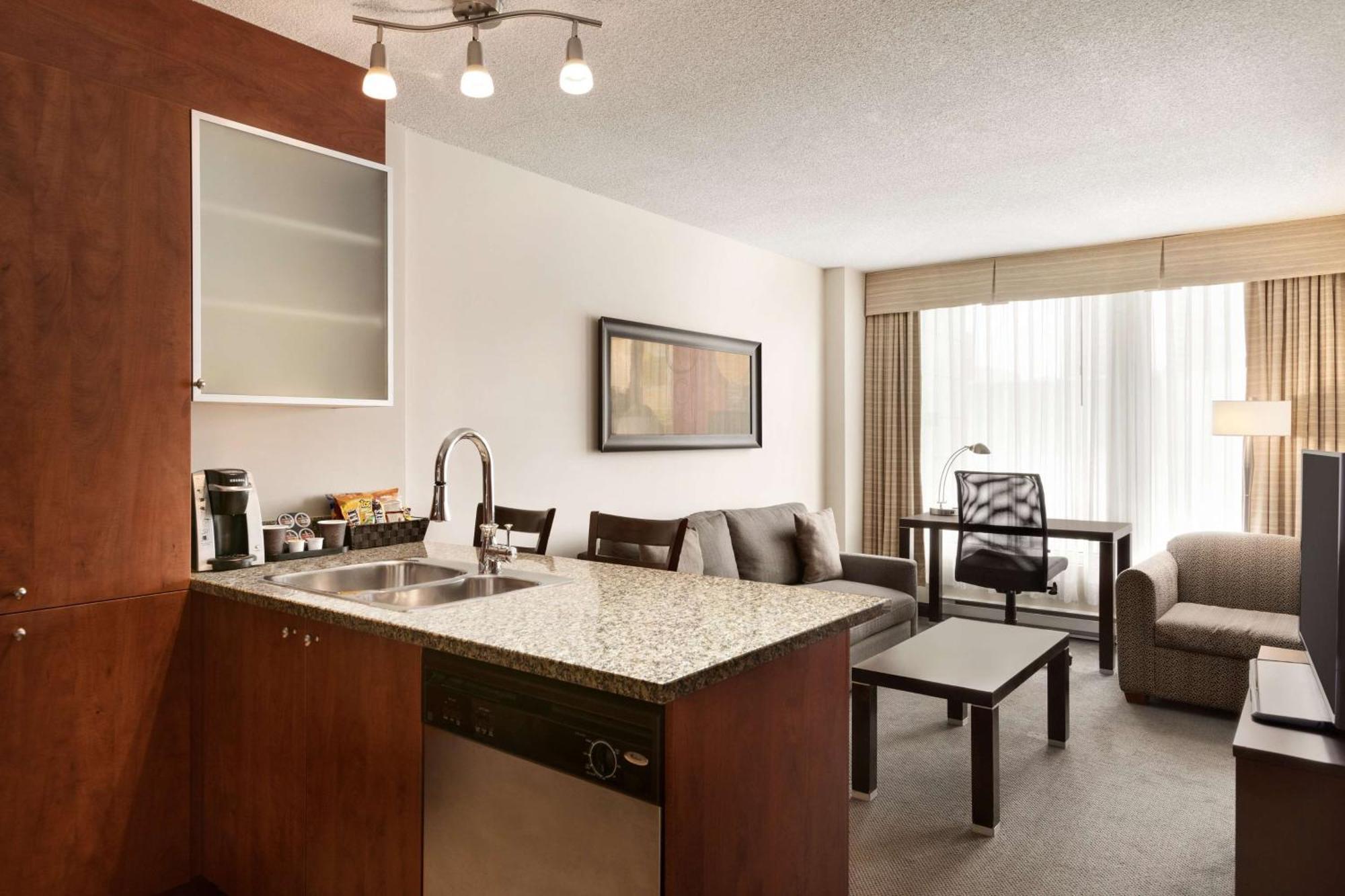 Embassy Suites By Hilton - Montreal Zewnętrze zdjęcie