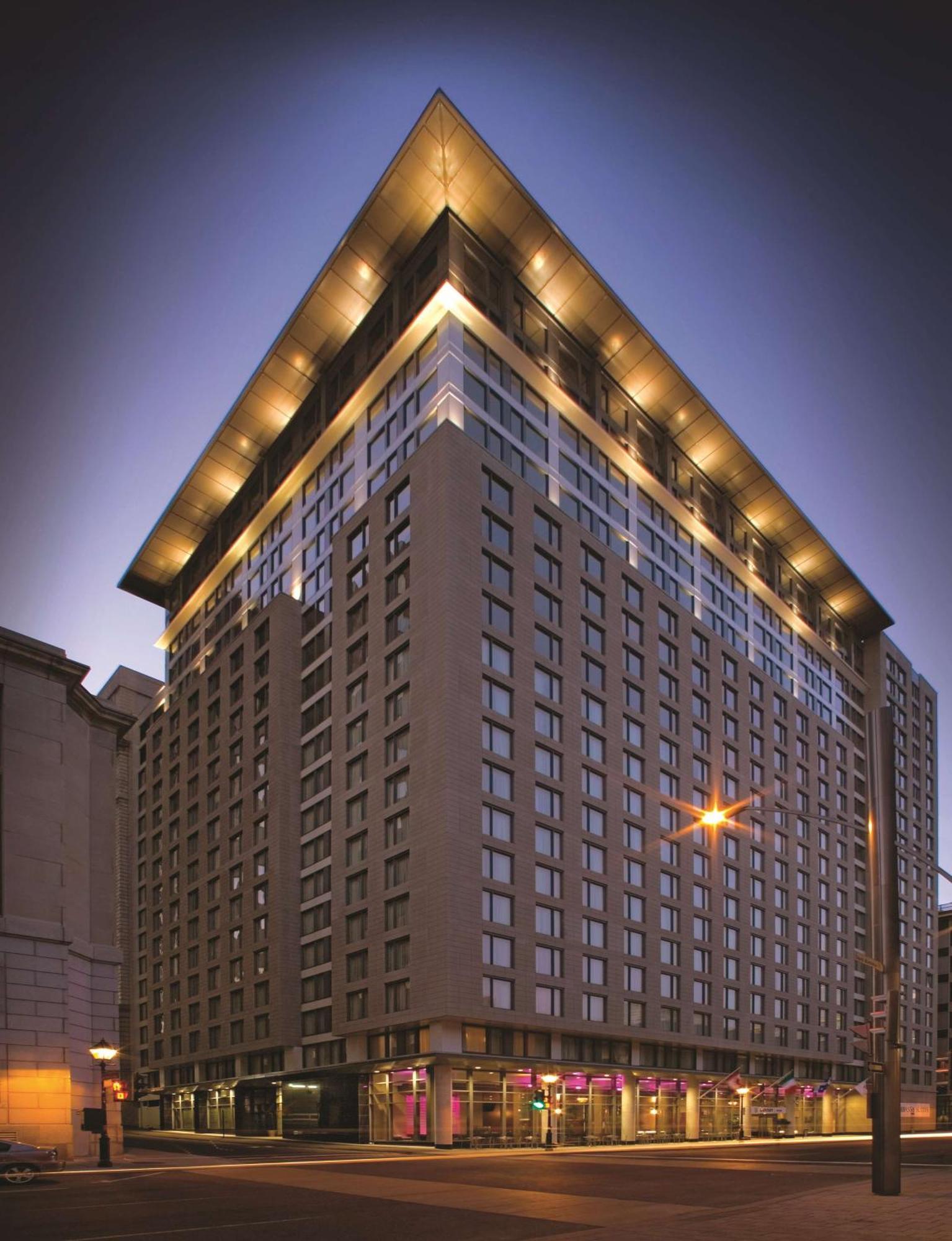 Embassy Suites By Hilton - Montreal Zewnętrze zdjęcie